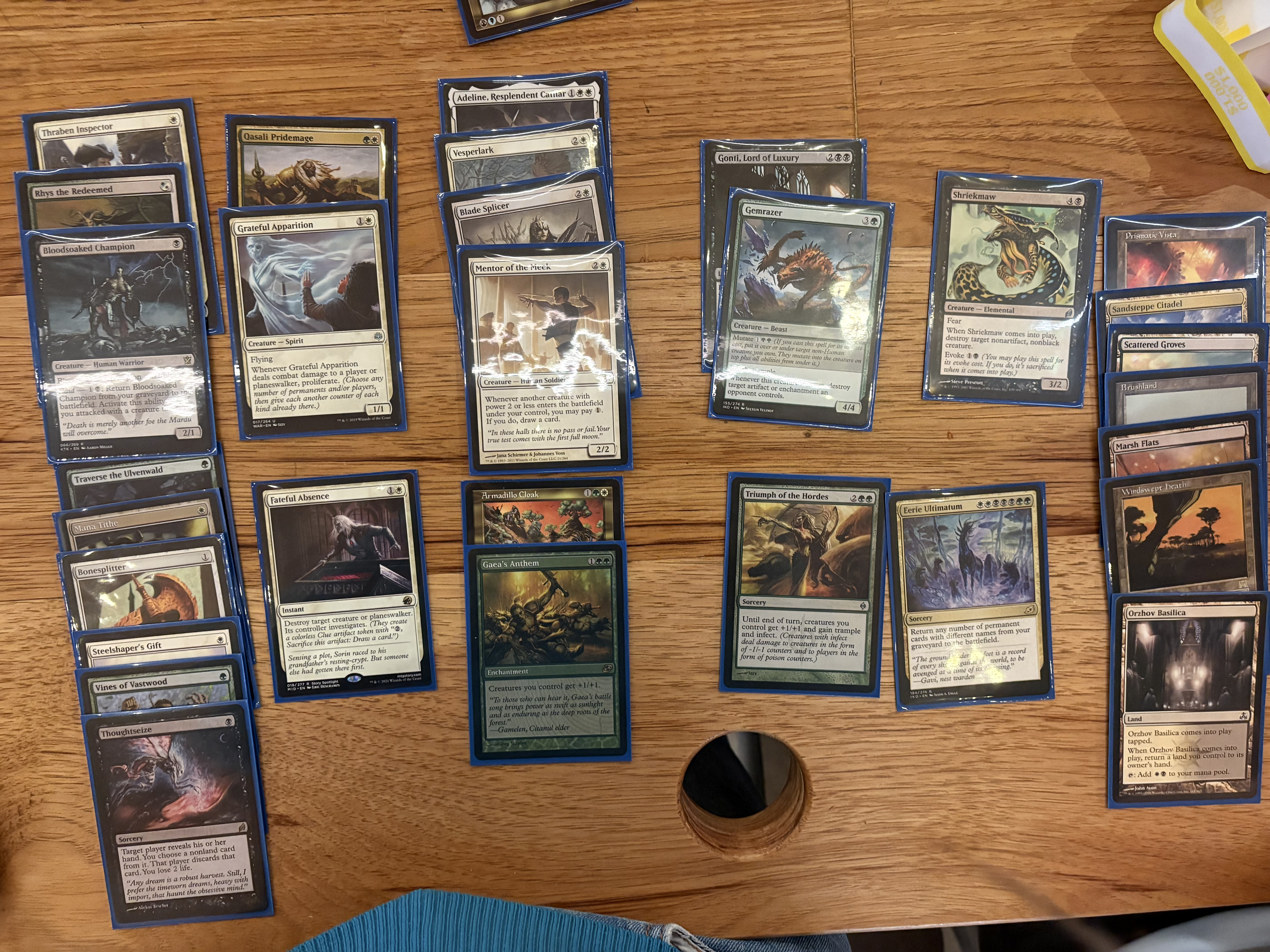 A deck picture of an Abzan aggro deck.